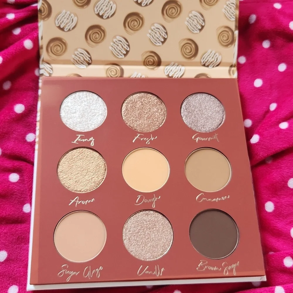 Beauty Bakerie The Chosen Bun Eyeshadow Palette - Cream and Brown - Picture 3 of 8